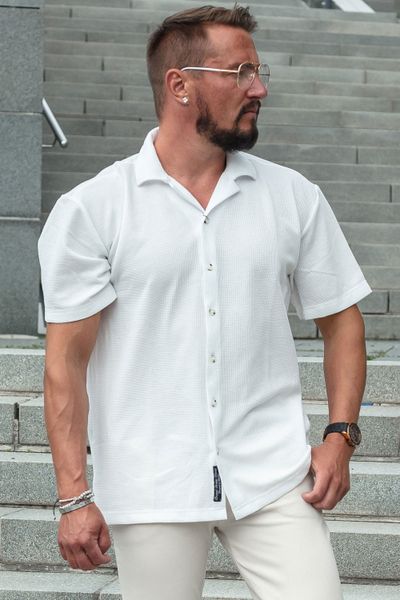 Camicia bianca strutturata a maniche corte con colletto Camicia bianca strutturata a maniche corte con colletto