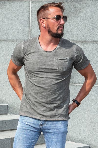 T-shirt grigio stonewashed con scollo a V e taschino sul petto