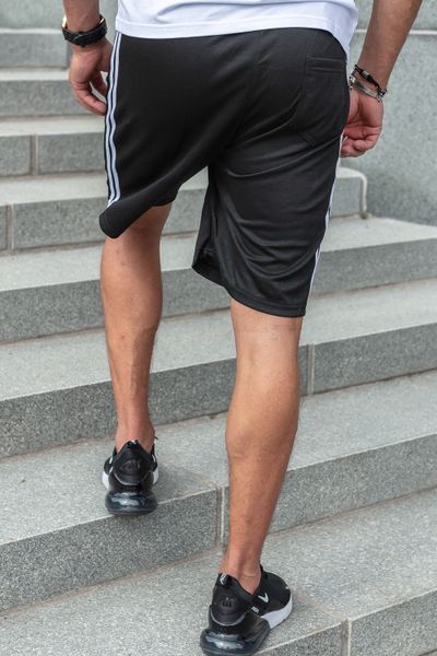 Pantaloncini neri con strisce laterali e tasche con cerniera