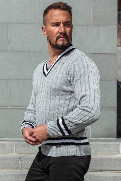 Maglione grigio con scollo a V JERONE Maglione grigio con scollo a V JERONE